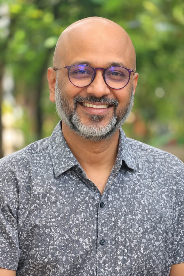 एस्ट्रो नवीन